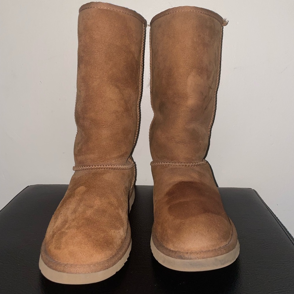 Tall classic chestnut UGG boots, childrens size 3.